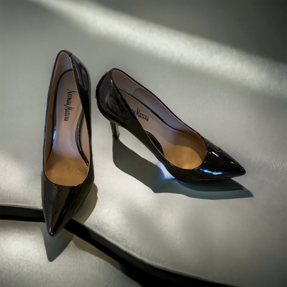 NEIMAN MARCUS CLASSIC BLACK PATENT LEATHER SHOES HEELS PUMPS 8